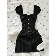 批发黑化次元黑色<b class='q'>条纹</b>方领修身设计显瘦收腰连衣裙夏季新款复古<b class='q'>短裙</b>