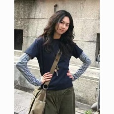 批发<b class='q'>潮牌</b>早春设计感假两件打底衫撞色条纹圆领套头修身长袖<b class='q'>T</b><b class='q'>恤</b>