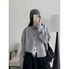 批发有型的针织衫 柔软兼顾廓形 秋冬季短款舒适绵<b class='q'>毛衣</b><b class='q'>开衫外套</b>