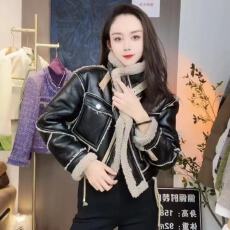 批发机车服女炫酷羊羔绒<b class='q'>短款</b><b class='q'>皮草</b>冬季皮毛一体加厚加绒夹克外套女拼接