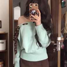 批发韩系早秋气质奶绿一字肩波点绑带毛衣女秋设计感露肩长袖针织上衣