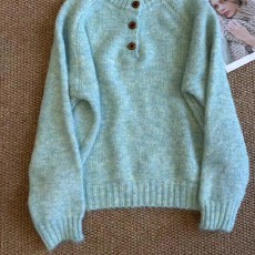 批发针织衫毛绒感套头半开圆领毛衣2025秋冬款纯色宽松慵懒风上衣