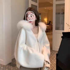 批发软糯白色连帽针织开衫毛衣女秋冬季新款可拆毛领宽松慵懒外套上衣