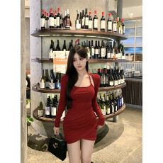 批发出大货 挂脖<b class='q'>连衣裙</b>女秋季纯欲褶皱收腰显瘦不规则性感<b class='q'>包臀</b>短裙