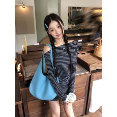 批发出大货 2026新款初秋季高级小众不撞衫<b class='q'>条纹</b>露肩斜肩上衣