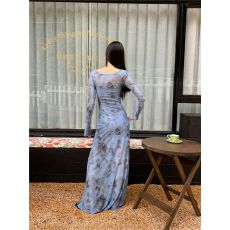 批发出大货 镂空设计V领连衣裙夏季2026新款收腰显瘦抽褶层次感长裙