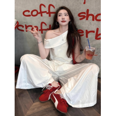 批发新款休闲百搭时尚设计感露肩无袖上衣<b class='q'>女</b>夏百搭直筒休闲裤套装
