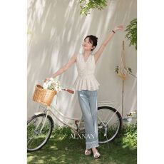批发法式V领吊带背心女夏季新款镂空收腰无袖外穿短款<b class='q'>上衣</b>女