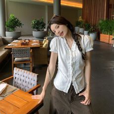 批发衬衫<b class='q'>女</b>夏花边设计感独特超好看单穿衬衣法式泡泡袖上衣