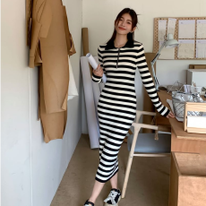 批发秋季新款半拉链长袖<b class='q'>连衣裙</b>女针织衫裙减龄条纹修身中长撞色长裙