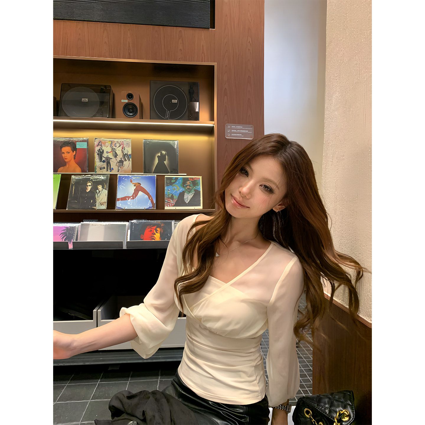 BY35628# 温柔风白色网纱长袖t恤女早秋季绝美单穿收腰显瘦超好看上衣 服裝批發女裝批發服飾貨源