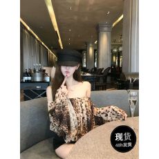 kubiliv性感小野猫一字斜肩露肩豹纹喇叭袖衬衫短款长袖上衣