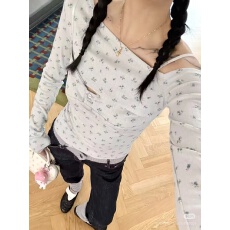 批发9266studio 25aw 舒适感修身打底衫<b class='q'>长袖</b>碎花假两件纯欲风上衣