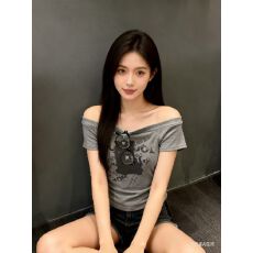 批发十三行2026新款韩版时尚百搭显瘦一字领字母印花短袖<b class='q'>T</b>恤女修身