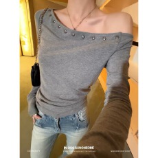 批发SUNONEONE 铆钉斜肩宽松<b class='q'>长袖</b>针织<b class='q'>T</b><b class='q'>恤</b>女春季2026新款正肩打底上衣