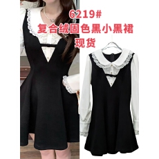 批发掐腰绝绝子蕾丝<b class='q'>娃娃领</b>收腰小黑裙