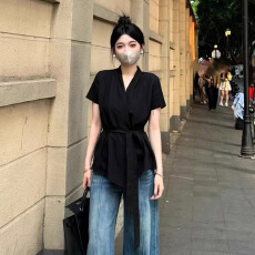 批发四面弹 欧韩时尚设计感绑带收腰<b class='q'>显瘦</b>V领短袖<b class='q'>衬衫</b>不规则上衣女