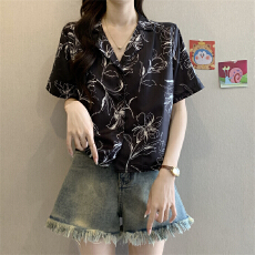 批发实拍实价 夏季复古素描抽象印花宽松西装领短袖衬衫女