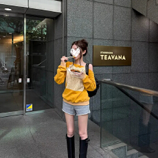批发新款美式复古高级感字母印花长袖卫衣女<b class='q'>装</b>早秋季休闲百搭斜肩上衣