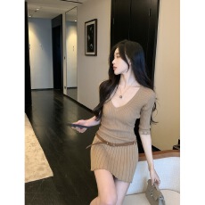 批发纯欲甜辣妹小众别致V领显瘦针织短裙夏季修身收腰中袖百褶连衣裙