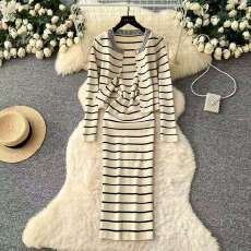 批发法式通勤风条纹扣子针织两件套女<b class='q'>秋</b>季修身设计感开衫连衣裙套装