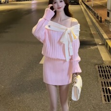 批发粉色一字肩针织<b class='q'>连衣裙</b>子女秋冬季2025新款法式巨好看气质包臀短裙