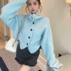 批发2025冬季韩版宽松休闲翻领毛衣女短款针织开衫外套+半裙套装女