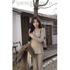 批发韩系简约休闲<b class='q'>套装</b>女冬季新款立体坑条加厚针织衫高腰微喇裤两件套