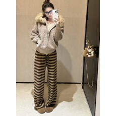 批发慵懒风显瘦遮肉两件套装女冬季加厚保暖毛领连帽毛衣外套条纹长<b class='q'>裤</b>