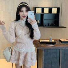 批发温柔<b class='q'>甜美</b>风V领交叉针织套装女秋冬收腰显瘦毛衣半身裙韩系一整套