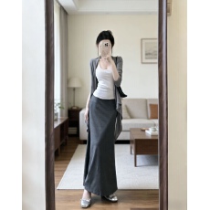 批发清冷感穿搭一整套女秋季<b class='q'>新款</b>灰色开衫外搭白色修身上衣气质<b class='q'>半身裙</b>