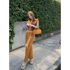 批发巨好看漂亮两件<b class='q'>套装</b>2026夏季韩版纯欲风露腰T恤+包臀半身裙两件套