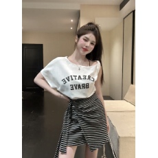 批发又酷又飒的夏季套装<b class='q'>女</b>斜领露肩字母短袖T恤上衣条纹半身裙两件套