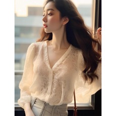 批发<b class='q'>外贸</b>原单女装专柜撤回法式温柔风V领蕾丝<b class='q'>衬衫</b>别致小众小衫上衣潮
