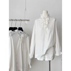 批发十三行2026春装新款法式<b class='q'>文艺</b><b class='q'>范</b>立体花朵衬衫女立领木耳边宽松上衣