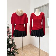 那些事衣橱红色V领毛衣女秋冬两件套装圣诞过年穿搭毛领斗篷外套