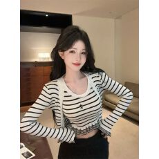 批发小香风条纹针织开衫女<b class='q'>秋</b>季纯欲短款上衣巨好看绝美吊带两件套毛衣