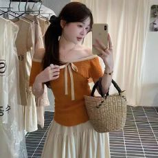 批发韩系纯欲辣妹一字肩系带<b class='q'>针织衫</b>女夏季爆款减龄露肩上衣杏色显瘦
