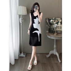 批发名媛小香风黑白撞色无袖针织<b class='q'>连衣裙</b>女新款高级感黑色<b class='q'>镂空</b>背心裙夏