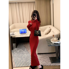 批发林妍儿红色针织连衣<b class='q'>裙</b>女秋冬新款打底修身包臀气质半高领毛衣长<b class='q'>裙</b>