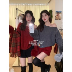 批发小心机法式气质露肩<b class='q'>一字肩</b>毛衣女设计感蝙蝠袖显瘦毛毛袖口上衣女