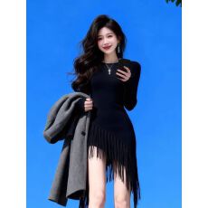 批发秋冬韩系小众设计<b class='q'>流苏</b>不规则收腰显瘦小黑裙高级感轻熟针织<b class='q'>连衣裙</b>
