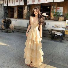 批发一颗甜桃yikett斯嘉丽裙摆重工V领吊带<b class='q'>连衣裙</b>女收腰显瘦长裙