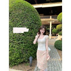 批发粉色纯欲u领短袖<b class='q'>修身</b>T恤女春季显瘦套装碎花半身裙包臀裙子两件套