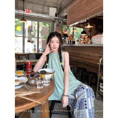 批发草莓跳 法式花边挂脖吊带衬衫女夏季度假风<b class='q'>宽松</b>显瘦百搭无袖上衣