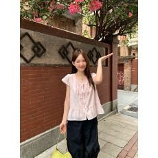 批发温柔风重工绣花<b class='q'>设计</b>感花边短袖衬衫女夏季新木耳边蝴蝶结宽松上衣