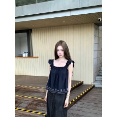 批发<b class='q'>甜美</b>木耳边拼接飞飞袖吊带背心女夏2026时尚宽松减龄学院风娃娃衫