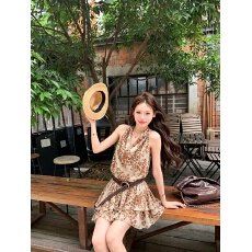 批发夏季新款设计感豹纹<b class='q'>印花</b>雪纺<b class='q'>连衣裙</b>女夏短款V领无袖背心裙