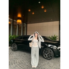 批发灰白条拼接螺纹短外套+短袖T恤+白灰撞色抽绳直筒<b class='q'>休闲</b>裤三件套女