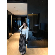 批发慵懒风气质辣妹吊带背<b class='q'>心上</b>衣高腰条纹半裙2026秋季新款三件套女装